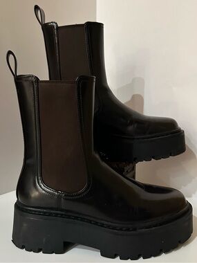 NEW H&M Chelsea Boots Womens Size 7 Black Lug Sole Chunky Platform Pull On